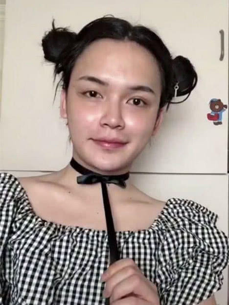 小伙男扮女装开直播化妆后秒变小姐姐这才叫高手在民间