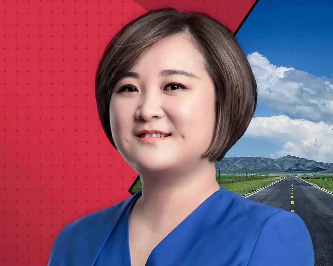 央视春晚舞台上贾玲演婆婆,身为冯巩徒弟,她的奋斗之路让人敬佩