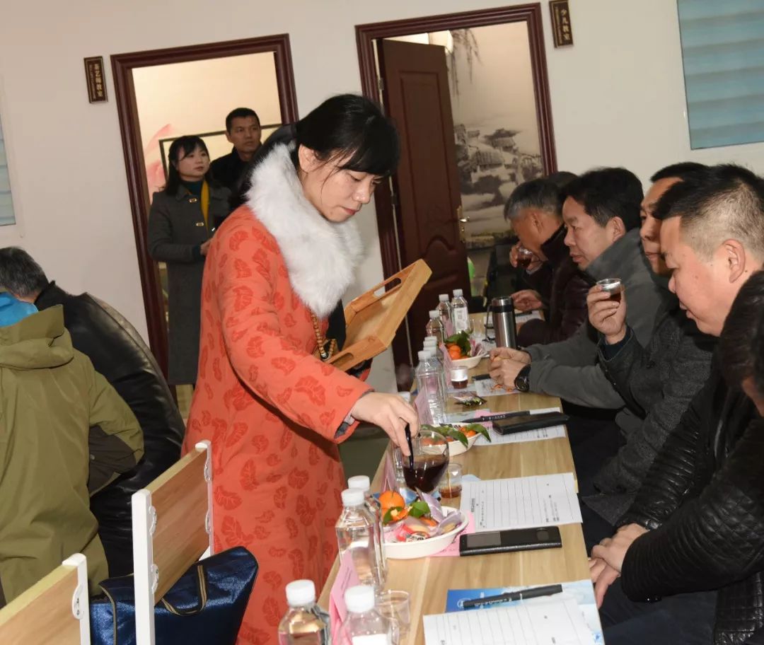 出席会议的还有,赤壁市政协文史委主任戴富璆,赤壁市新社会阶层联谊会