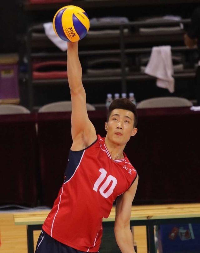 中国女排队伍里的男英雄李童:走红的"最帅陪打教练"