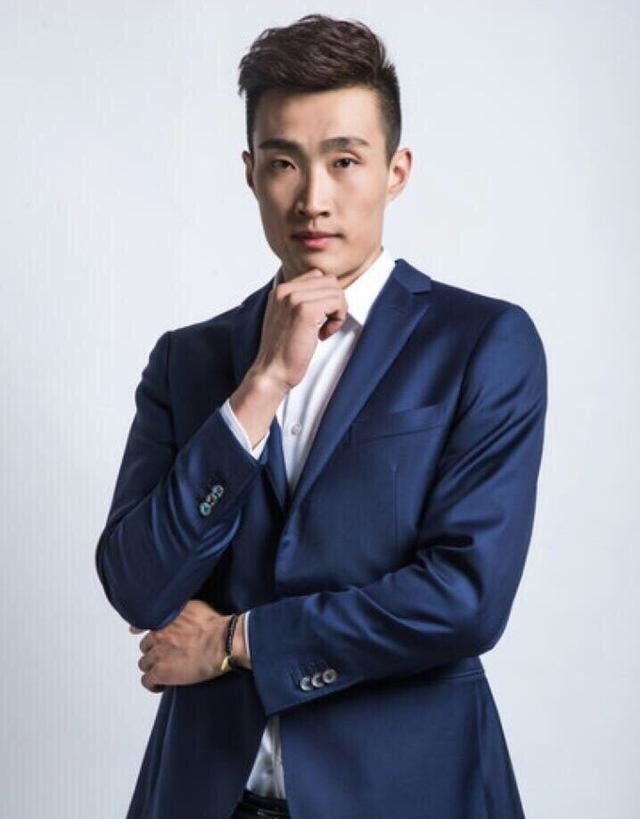 中国女排队伍里的男英雄李童:走红的"最帅陪打教练"