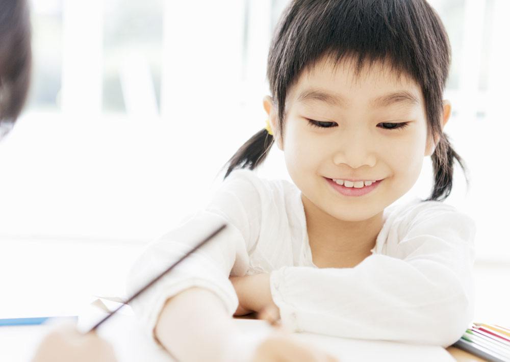 为了拼“孩子”,父母转学忙,该如何帮助孩子适应环境?
