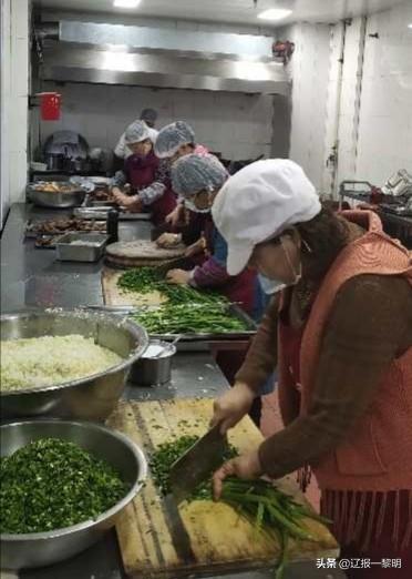 今天年夜饭，我在大连红旗西郊养老院过