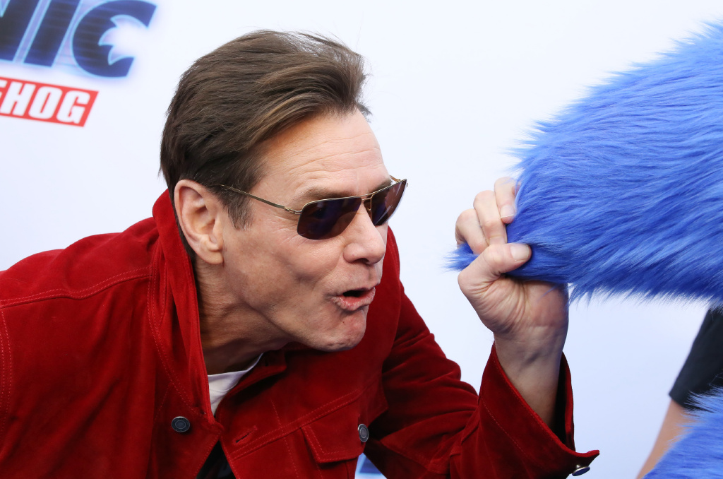 58岁金·凯瑞亮相活动!抑郁症消失了,"世界喜剧之王"笑容再现