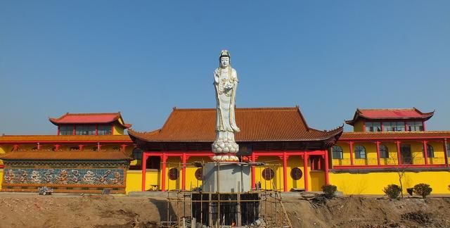 石佛寺位于山东省庆云县城西南6公里处.距德州市区约116公里.