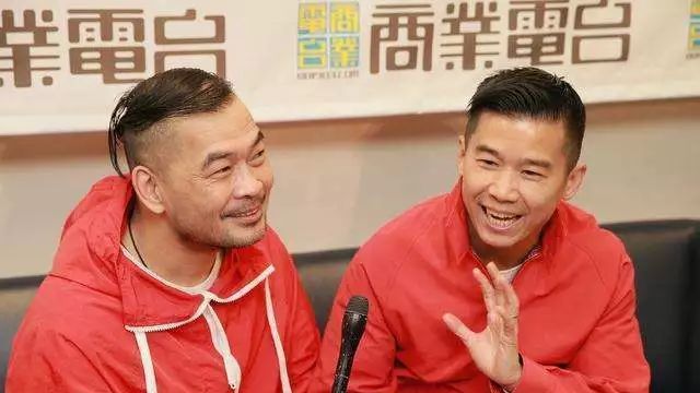 林海峰彭羚放任大女儿谈恋爱,20岁林泳与男友爬山约会点到即止