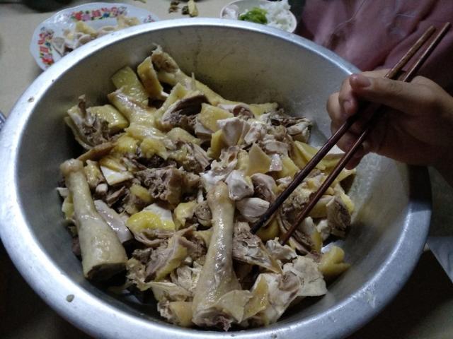 海南定安农村过年风俗真奇葩年夜饭就是白切鸡湖南媳妇吐槽下