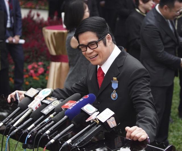 tvb绿叶安德尊扮财神娱乐大众分文不取逾10年身家过亿乐善好施