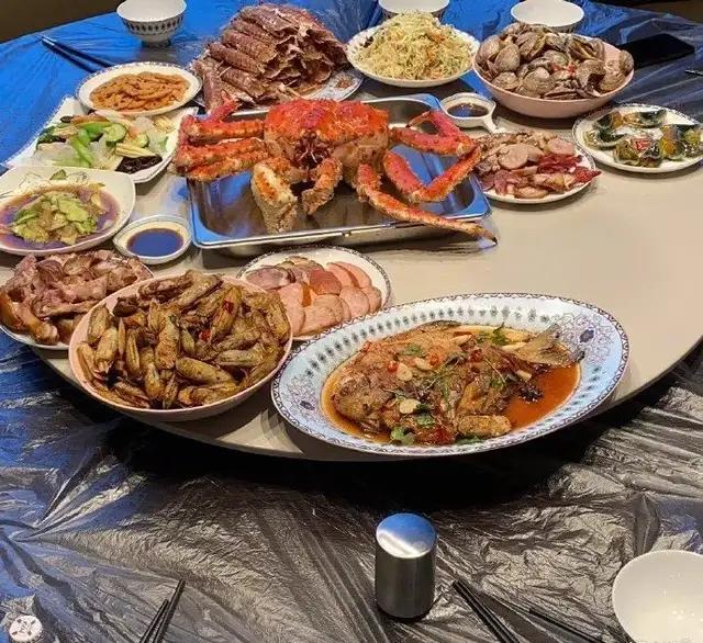 明星年夜饭来了贾乃亮豪华海鲜套餐张云雷吃火锅黄晓明最新奇