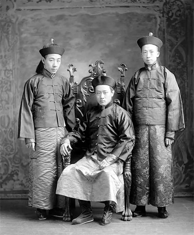 他是清朝背景最硬的王爷，富可敌国|王爷|慈禧|打麻将_新浪新闻