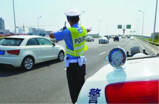 交警最喜欢查的4种车，开着上路就得有心理准备，就盯着你呢