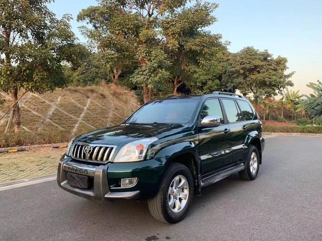 实拍这辆霸道2700售价8万凶猛犀利虽然是老款但风采依旧