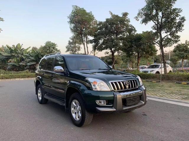 实拍这辆霸道2700售价8万凶猛犀利虽然是老款但风采依旧