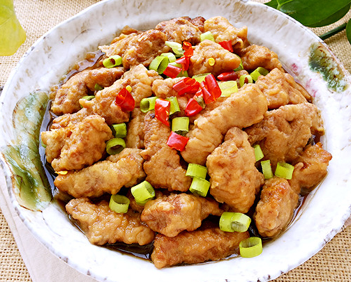 小酥肉蒸碗虽然不如酸汤酥肉开胃,但是在便捷性上却是更胜一筹!