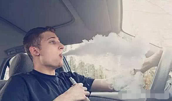 为何国人开车窗抽烟，外国人紧闭车窗？答案让人羞愧
