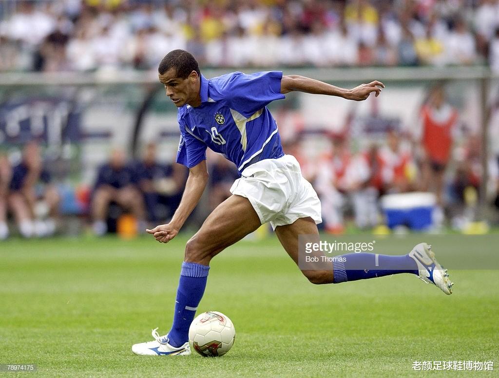 最丑的世界足球先生,巴西骷髅王41岁还未退役,和儿子同场竞技