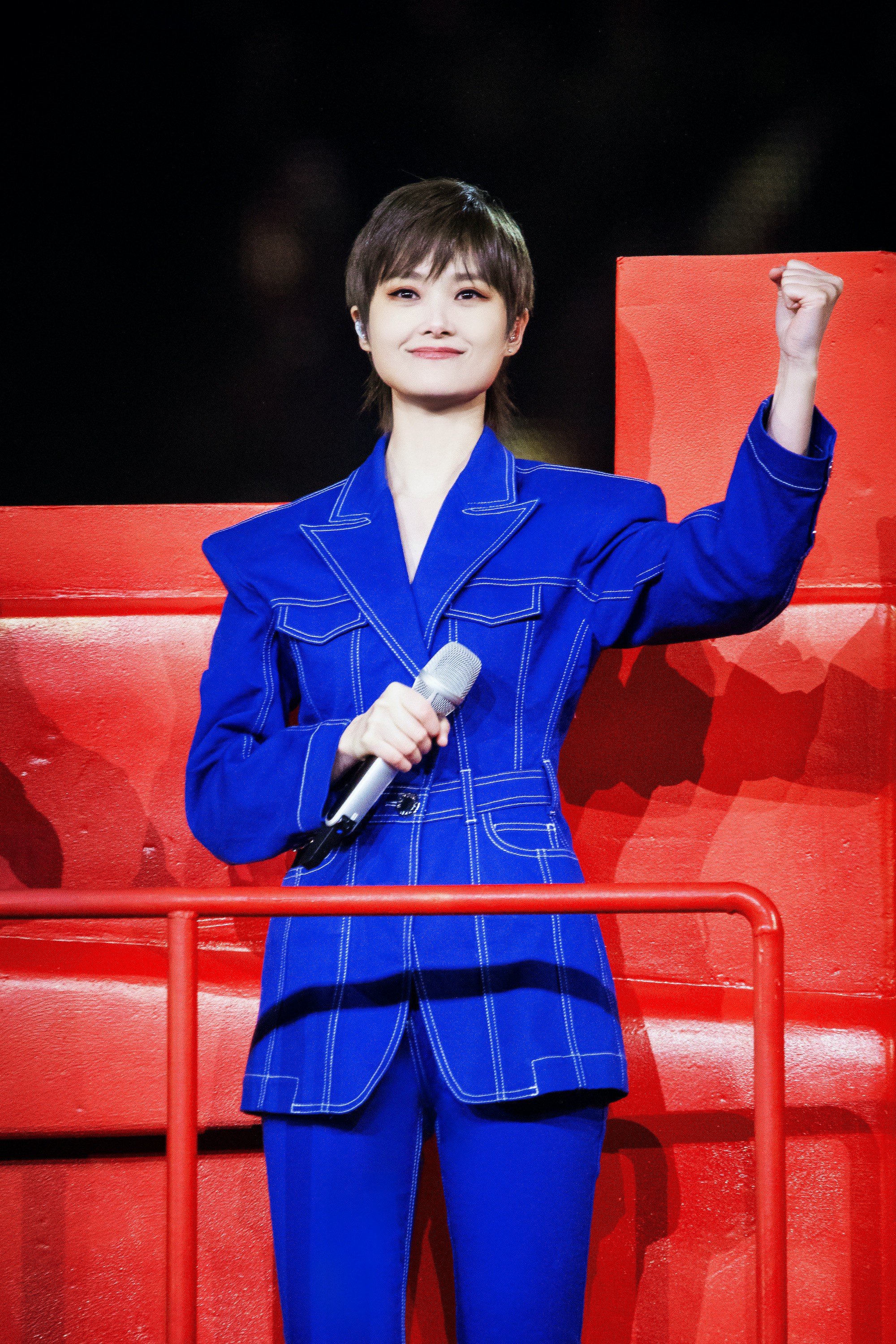 李宇春携粉丝助力湖北疫情 玉米爱心基金捐款筹物支援医护一线