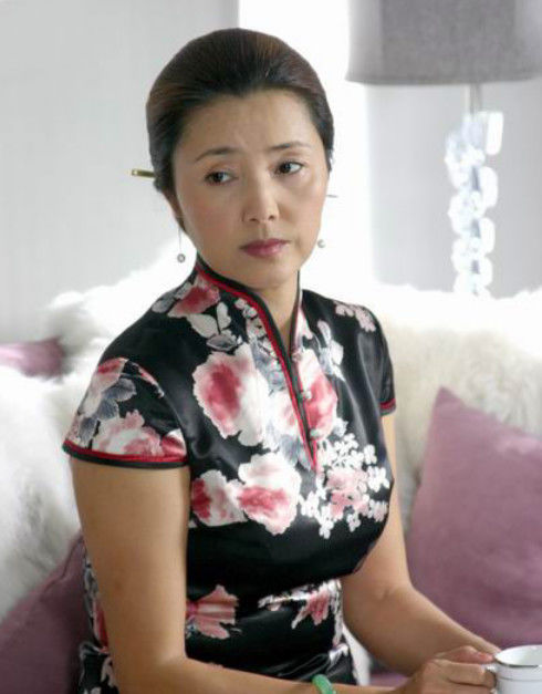 65岁皇后姜黎黎近况与老公结婚40年恩爱如初让人羡慕