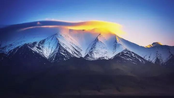 正文            长江源头,万丈盐桥,昆仑雪景,瀚海日出,沙漠森林.