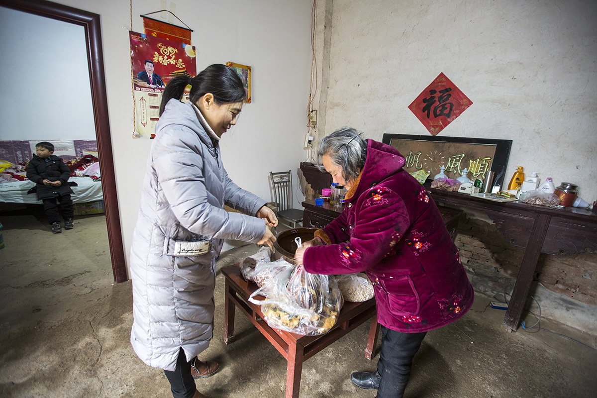 春节无人拜年，奶奶看着一大堆肉发了愁：不购物可吃半年