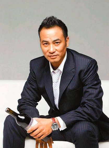 64岁任达华近况曝光,现身国外富人区跑步锻炼,疑在澳洲有房产|任达华|任晴佳|富人区_新浪新闻