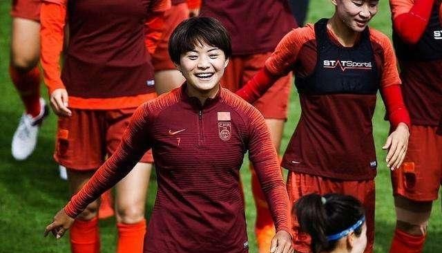 王霜留武汉女足折损,梅方收通知未回家