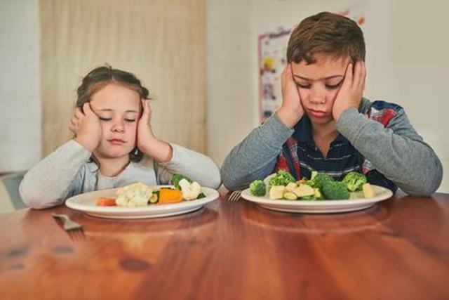 孩子挑食如何解决?三个方法改善孩子挑食的习惯,家长不再操心|食物|吃饭|家长_新浪新闻