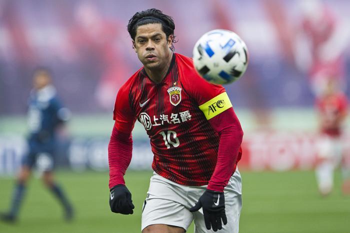上港3:0进亚冠正赛!李圣龙阿瑙浩克建功,国奥队长险成"罪人"