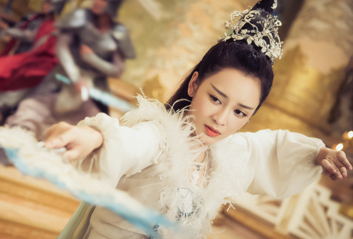 她是霸气的穗禾公主,也是任性的知鹤公主,现实中却可爱呆萌无比