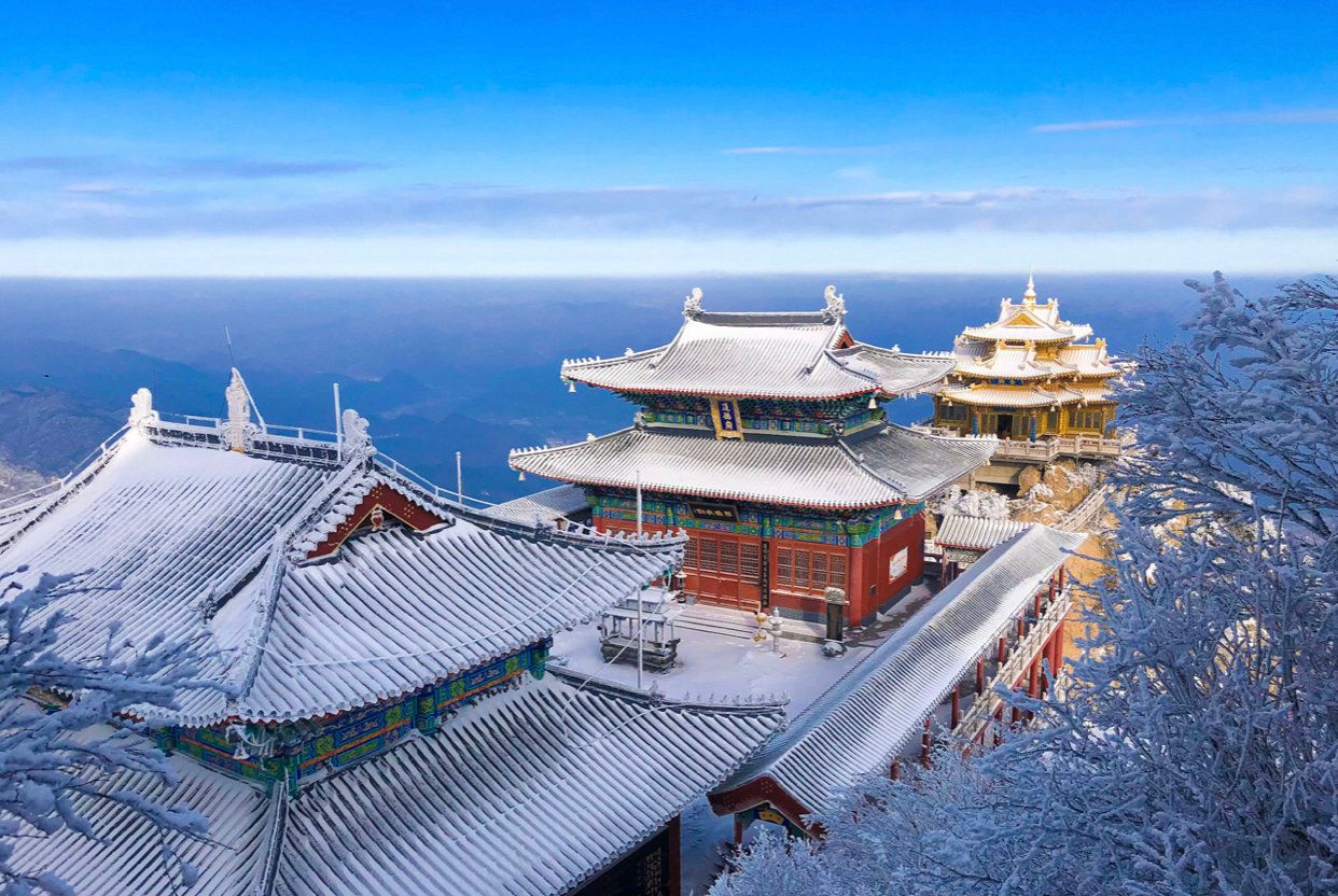 下雪后就成了"云顶天宫"