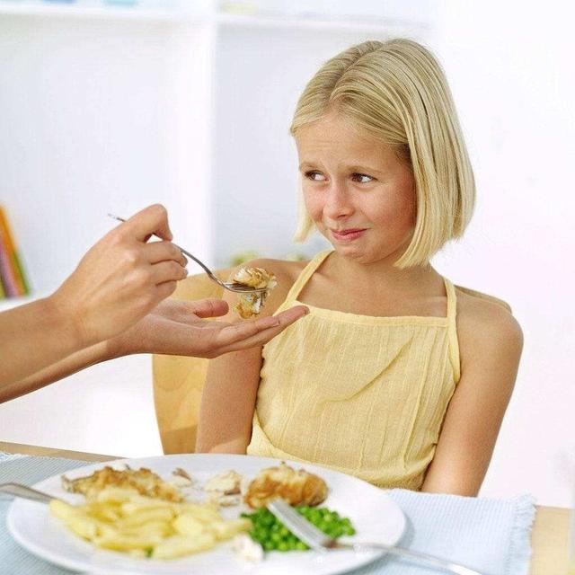孩子挑食如何解决?三个方法改善孩子挑食的习惯,家长不再操心|食物|吃饭|家长_新浪新闻