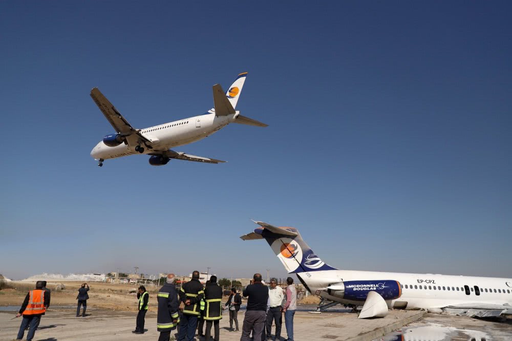 鹰航伊朗机场事故图片