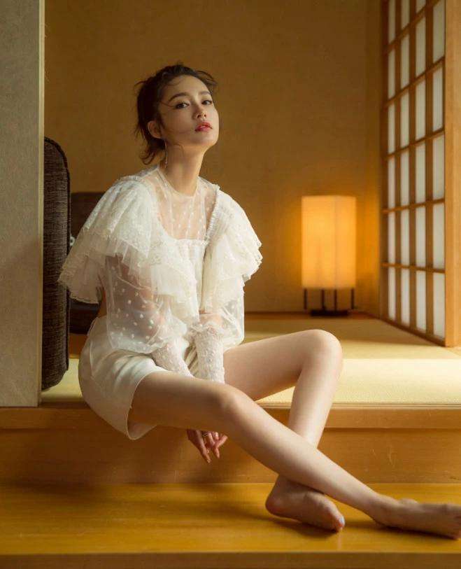 有种小脚天后叫李沁当魏大勋抱起她那刻高跟鞋都成了摆设