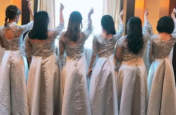 最近,在网上出现了一个史上最漂亮的伴娘团,从背影上看,这些伴娘都是