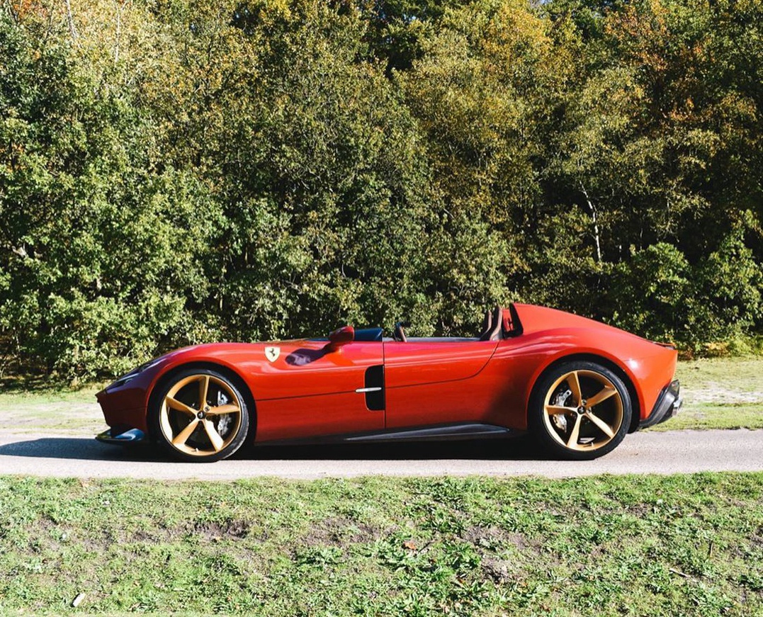 法拉利monza sp2实车 修长运动的设计