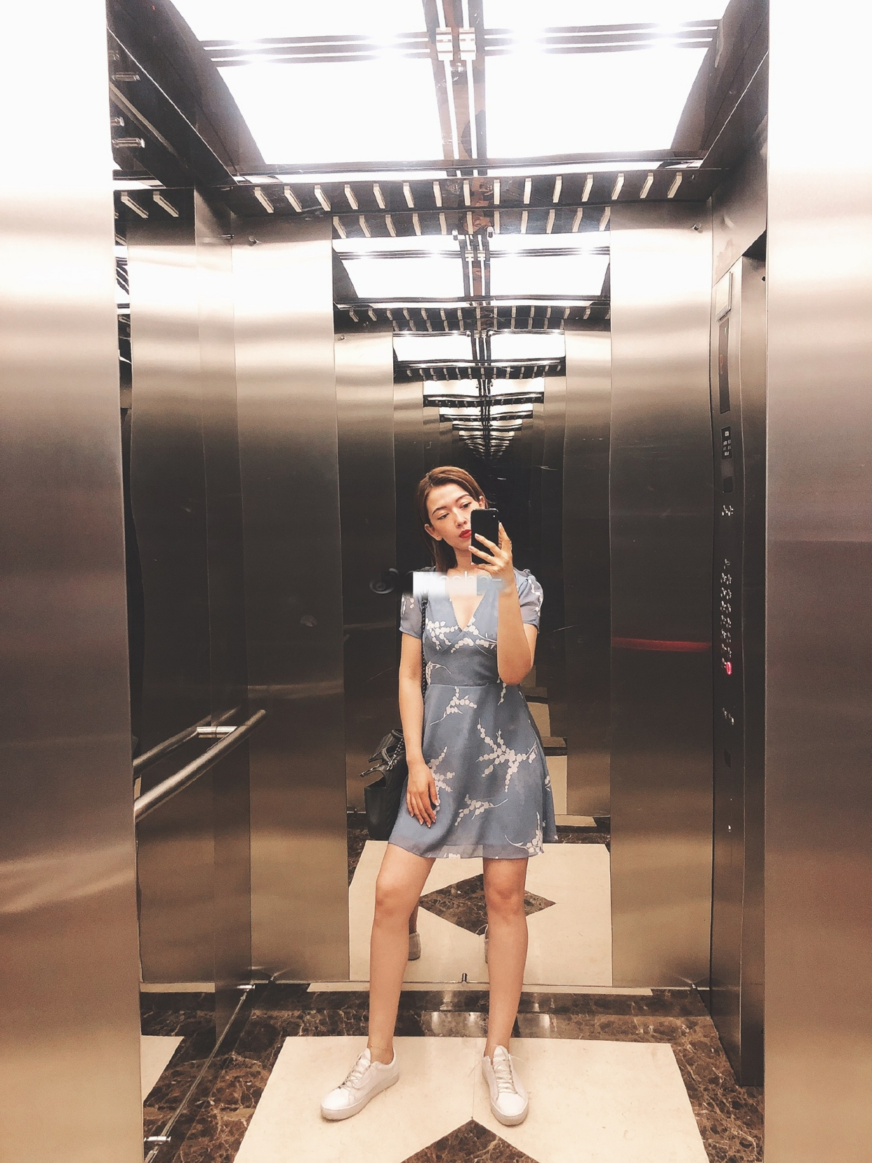 尼格买提妻子原来这么美！休闲装也遮不住凹凸感，难怪藏着不让见|帕夏古丽|尼格买提|凹凸感_新浪新闻