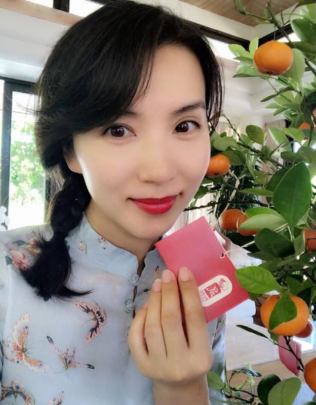 正文  前几日演员陈好在微博更新了近照,从照片不难看出来她还是一日