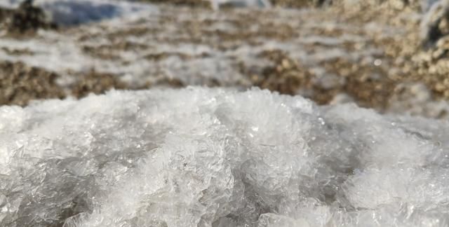 大连金州前石海滨，冰雪魅力的海边，让人感觉到了南极一样！