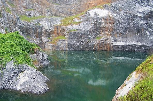 《余杭县志》曰:汉元封三年,建宫坛大涤山前.