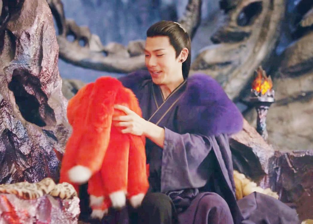 《三生三世枕上书》九尾红狐气场全开,落水狐软萌,火狐好霸气