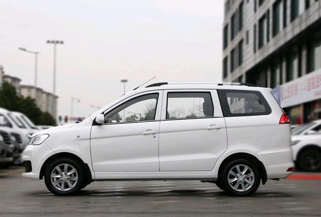 国产"廉价"7座面包车,比五菱宏光实用,售4.49万起
