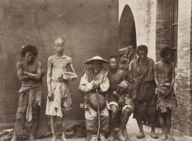 古代皇帝赈灾,只会开粥棚来救济灾民,为啥不做成干的或直接分粮