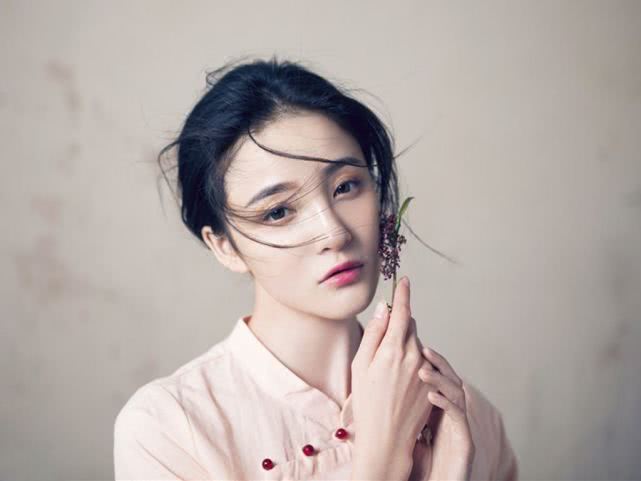 婚姻遭遇背叛,改名演新剧口碑不佳,32岁的她想来一场死亡直播?