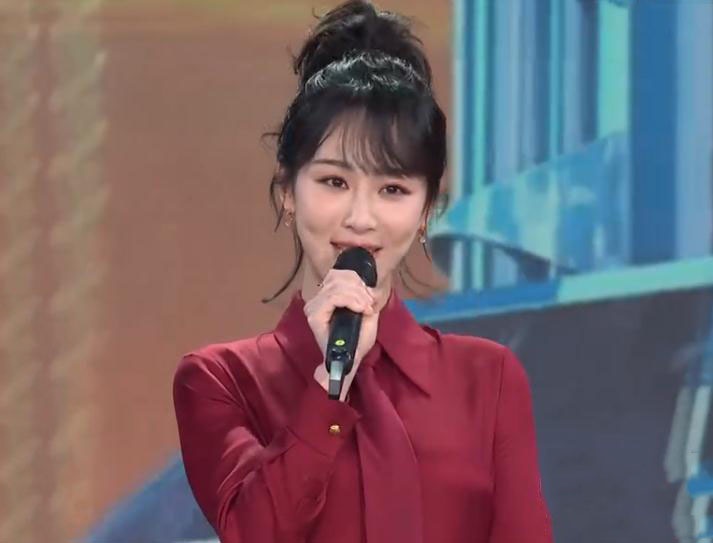 2020央视春晚杨紫李现都是红衣表演精彩小猴紫紫气东来太喜庆