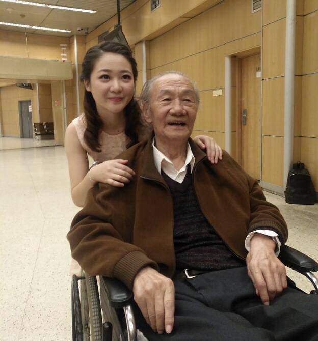 曾主演《暖春》,明星纷纷发文悼念|暖春|田成仁|悼念_新浪新闻