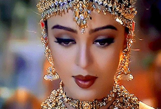 印度最土豪的王妃,珠宝太多穿成"圣诞树",地毯镶满珍珠和钻石|西塔