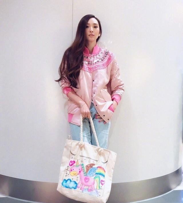 吴佩慈7年凑成2个好,炫富式卑微,才是女人在感情中最大的悲哀