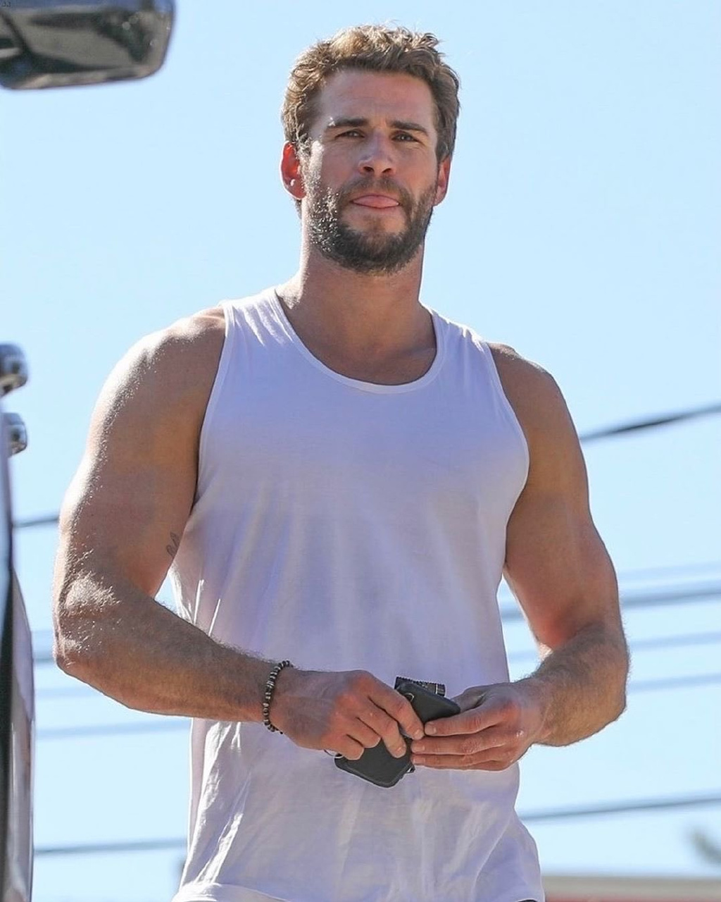 30岁锤弟街头健身离婚后化悲愤为动力身材直逼哥哥雷神