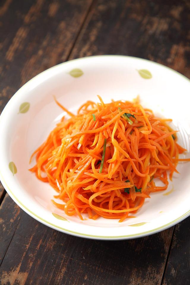 食谱丨胡萝卜丝炒的又硬又没有味道因为差这一步