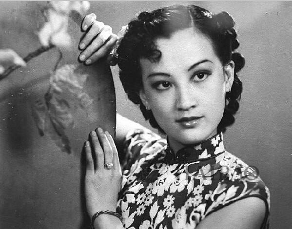 从小被舅舅拐卖,被养父差点卖到妓院,被三段恋情伤到精神失常